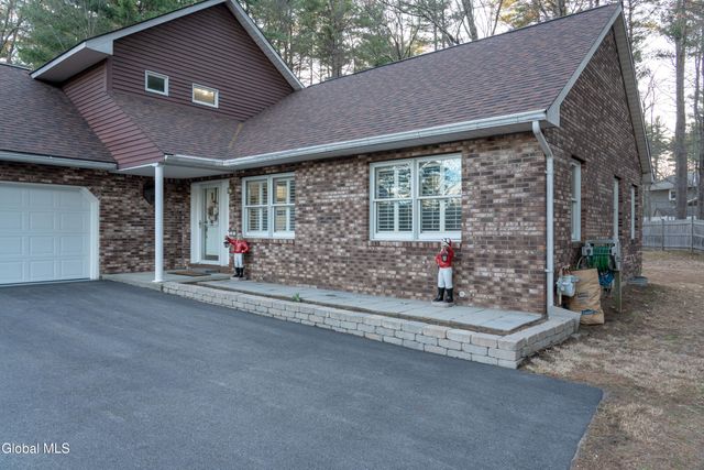 6 Crown Pt., Clifton Park, NY 12019