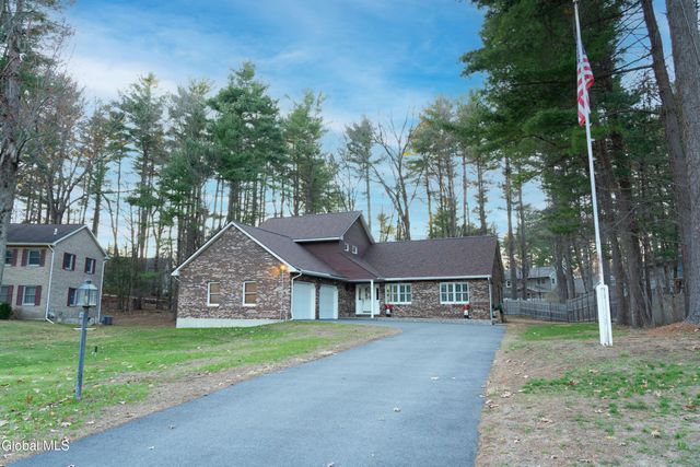 6 Crown Pt., Clifton Park, NY 12019