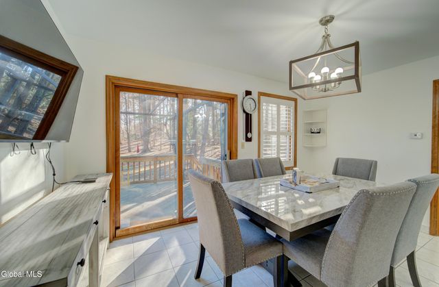 6 Crown Pt., Clifton Park, NY 12019