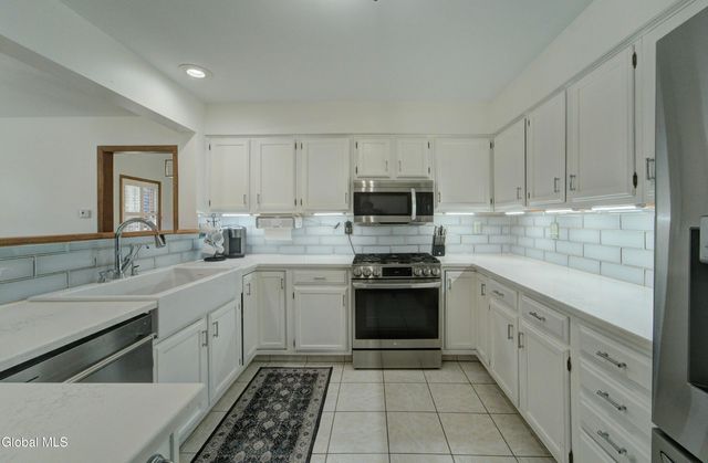 6 Crown Pt., Clifton Park, NY 12019