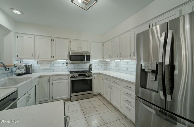 6 Crown Pt., Clifton Park, NY 12019