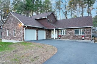 6 Crown Pt., Clifton Park, NY 12019