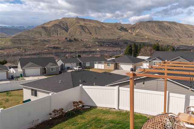 2276 SE Sage Brooke Road, East Wenatchee, WA 98802