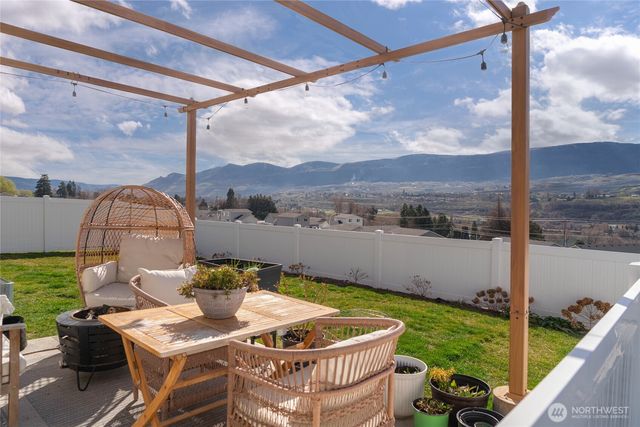 2276 SE Sage Brooke Road, East Wenatchee, WA 98802