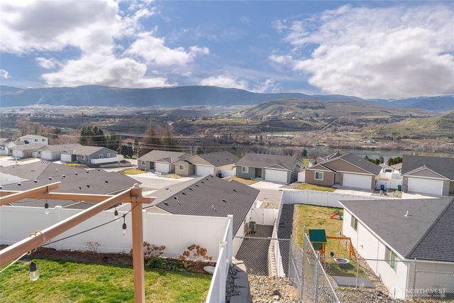 2276 SE Sage Brooke Road, East Wenatchee, WA 98802