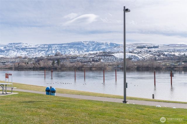 2276 SE Sage Brooke Road, East Wenatchee, WA 98802