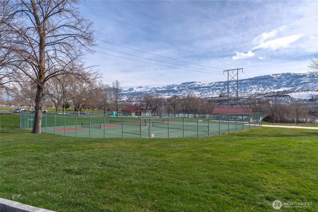 2276 SE Sage Brooke Road, East Wenatchee, WA 98802