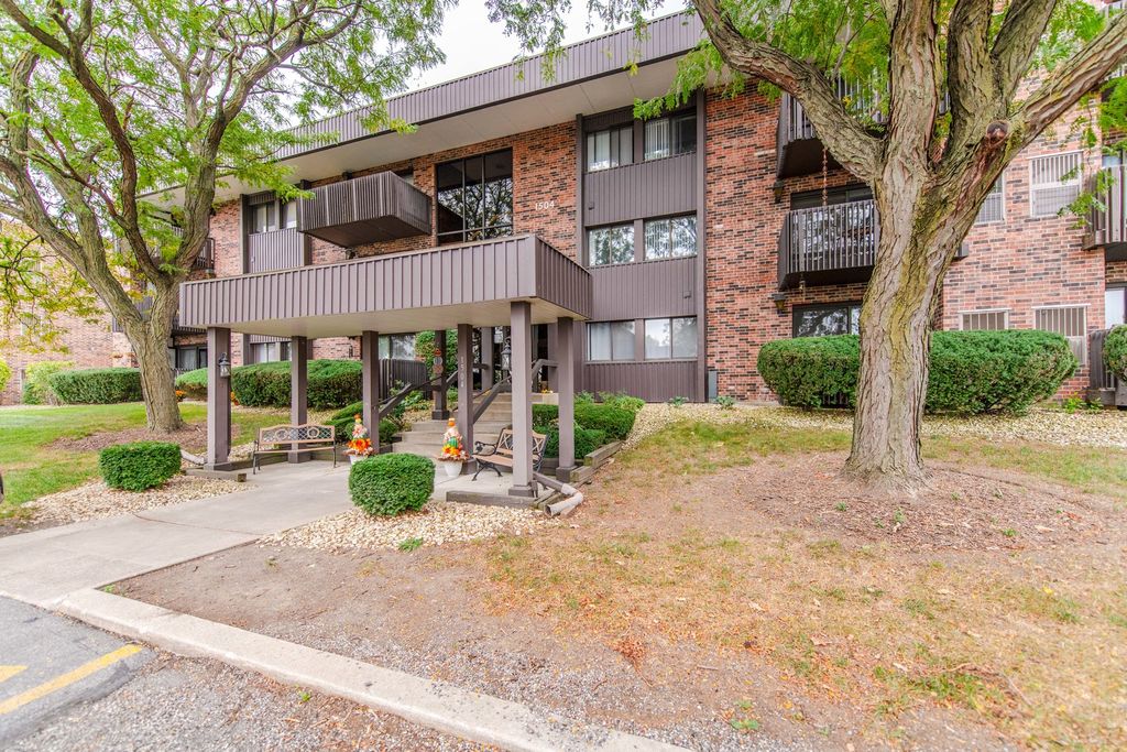 1504 Woodbridge Road 2E, Joliet, IL 60436