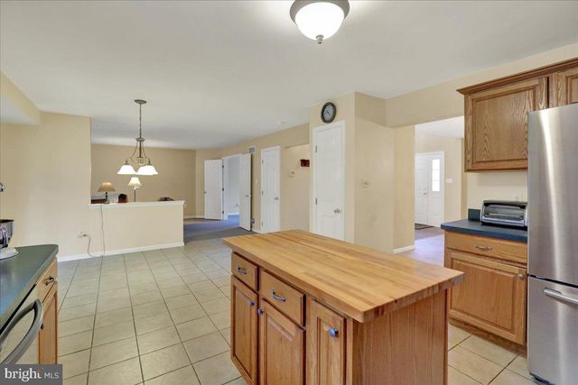 1105 HEATHROW CT, Reading, PA 19606