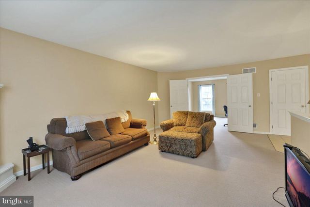 1105 HEATHROW CT, Reading, PA 19606