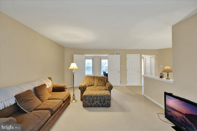 1105 HEATHROW CT, Reading, PA 19606