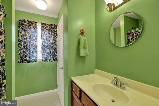 1105 HEATHROW CT, Reading, PA 19606