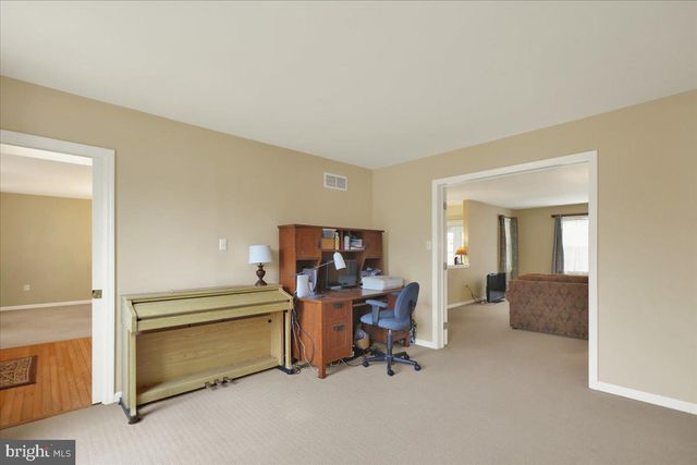 1105 HEATHROW CT, Reading, PA 19606