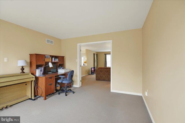 1105 HEATHROW CT, Reading, PA 19606