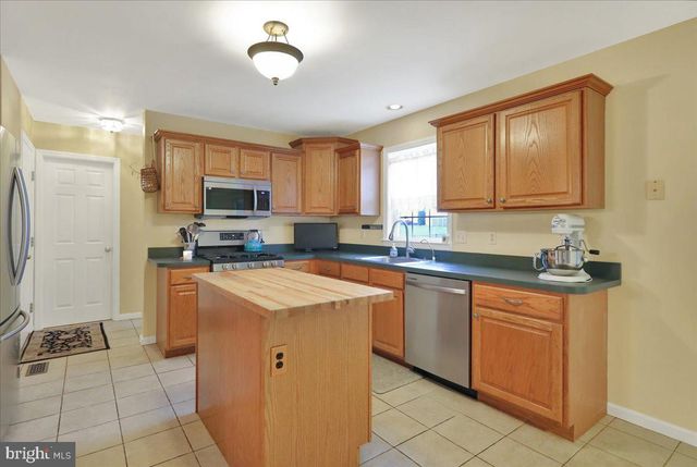 1105 HEATHROW CT, Reading, PA 19606