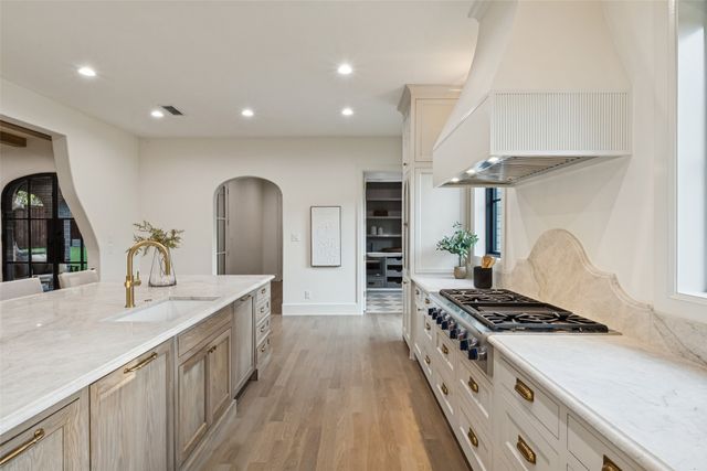 6910 Wabash Circle, Dallas, TX 75214