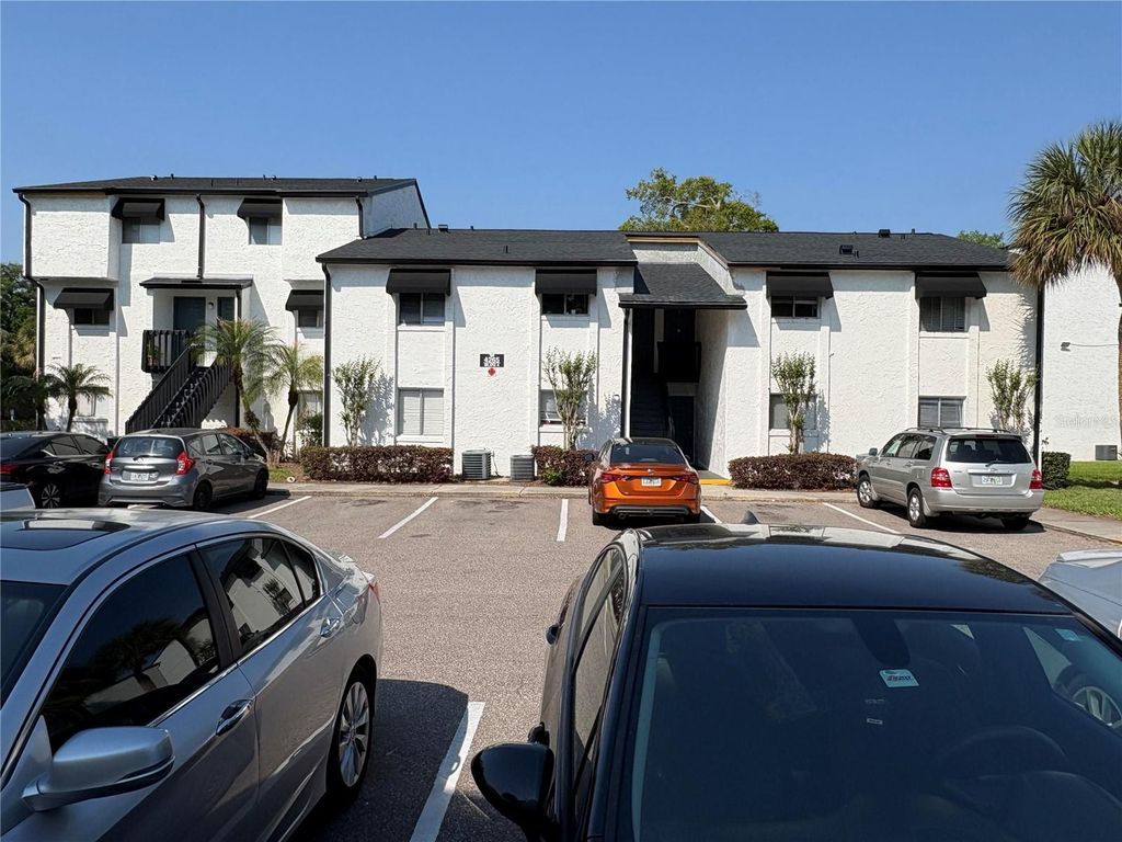 Image 2 of property listing at 4265 S SEMORAN BOULEVARD 5, Orlando, FL 32822