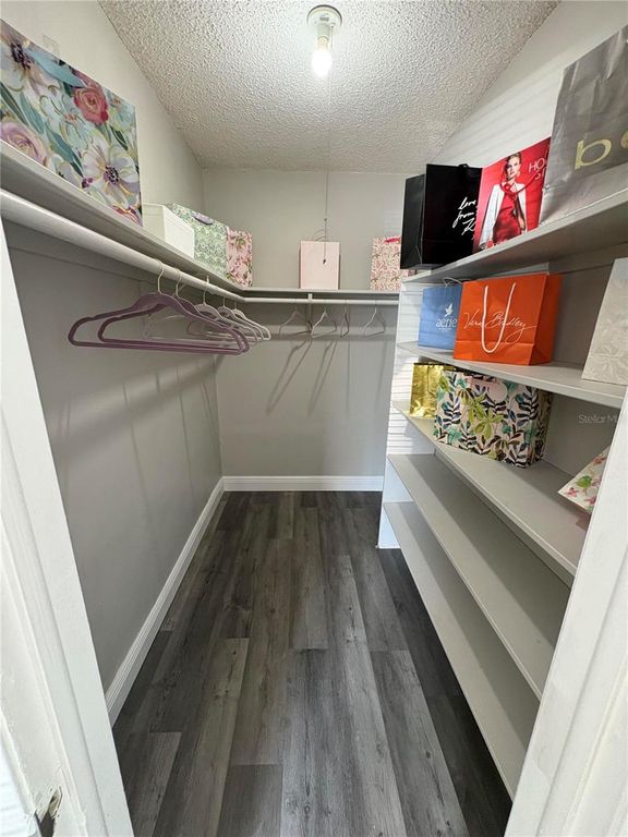 Image 14 of property listing at 4265 S SEMORAN BOULEVARD 5, Orlando, FL 32822