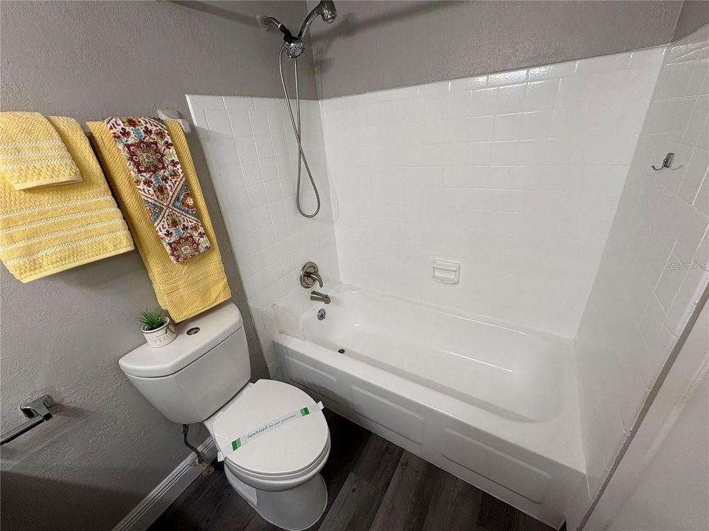 Image 16 of property listing at 4265 S SEMORAN BOULEVARD 5, Orlando, FL 32822