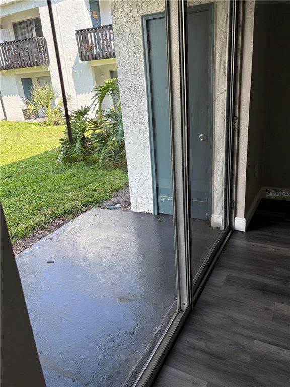 Image 18 of property listing at 4265 S SEMORAN BOULEVARD 5, Orlando, FL 32822