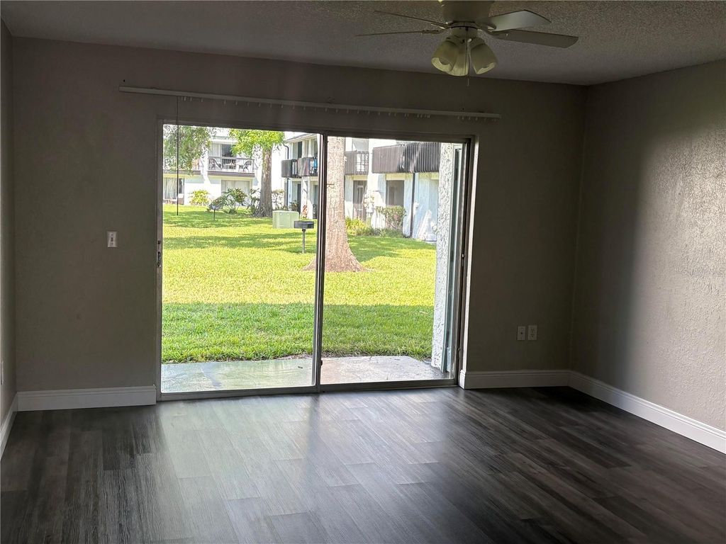 Image 5 of property listing at 4265 S SEMORAN BOULEVARD 5, Orlando, FL 32822
