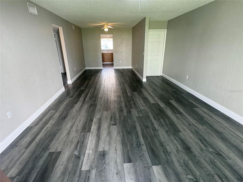 Image 6 of property listing at 4265 S SEMORAN BOULEVARD 5, Orlando, FL 32822