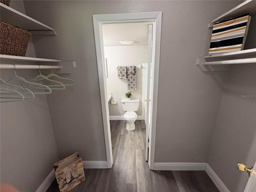 Image 10 of property listing at 4265 S SEMORAN BOULEVARD 5, Orlando, FL 32822