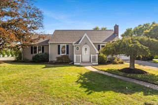 52 Garfield St, Acushnet, MA 02743