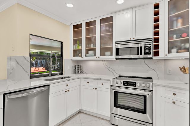 88 Pinehill Trail E, Tequesta, FL 33469