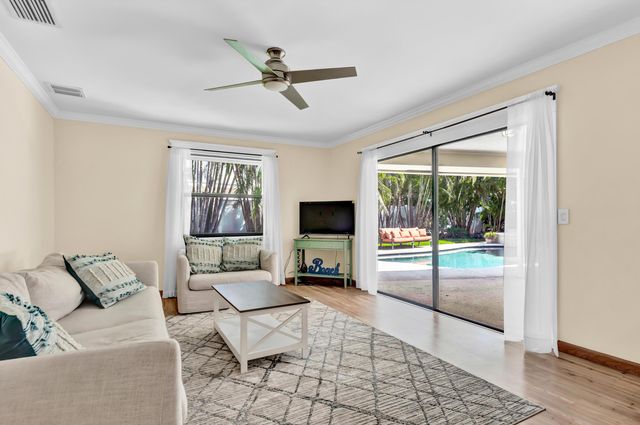 88 Pinehill Trail E, Tequesta, FL 33469