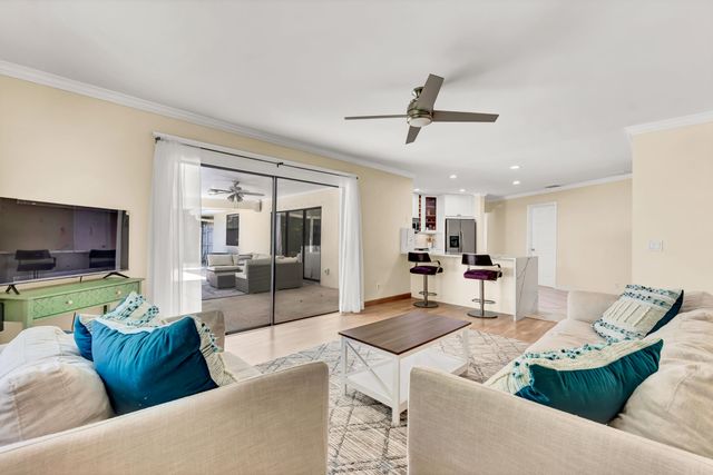 88 Pinehill Trail E, Tequesta, FL 33469