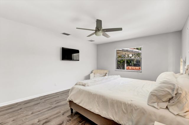 88 Pinehill Trail E, Tequesta, FL 33469