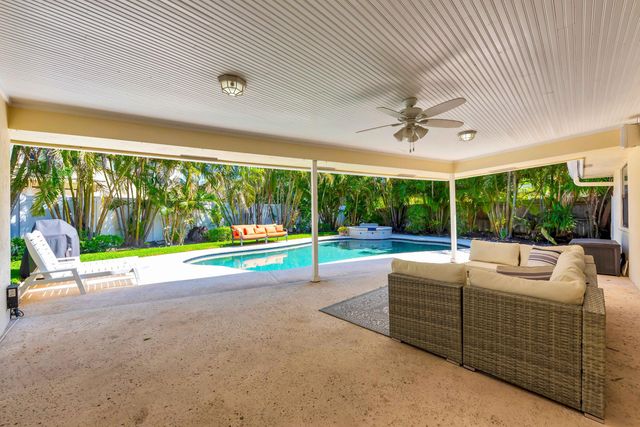 88 Pinehill Trail E, Tequesta, FL 33469