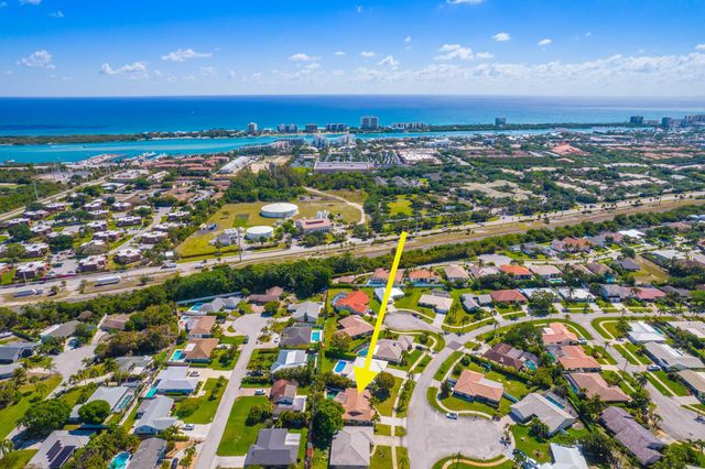 88 Pinehill Trail E, Tequesta, FL 33469