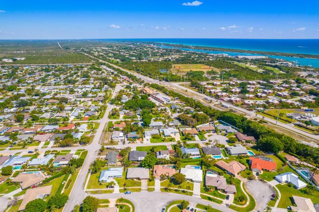 88 Pinehill Trail E, Tequesta, FL 33469