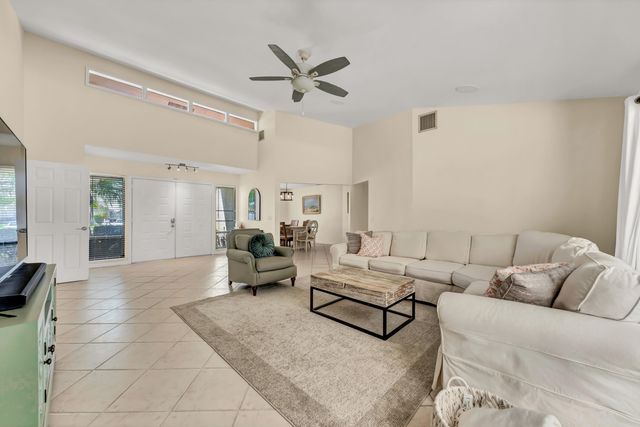 88 Pinehill Trail E, Tequesta, FL 33469