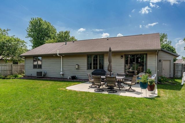 2608 N Wuthering Hills Drive, Janesville, WI 53546