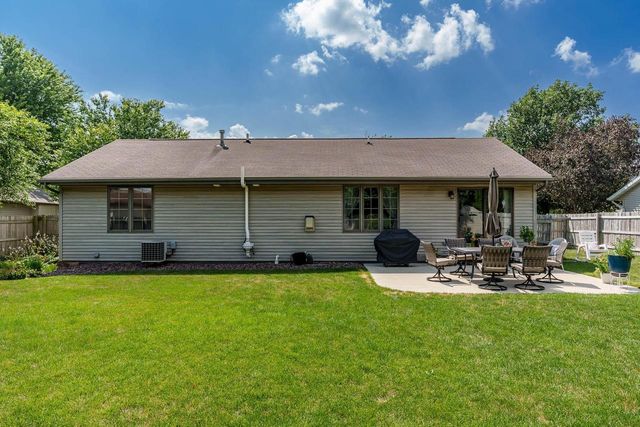 2608 N Wuthering Hills Drive, Janesville, WI 53546