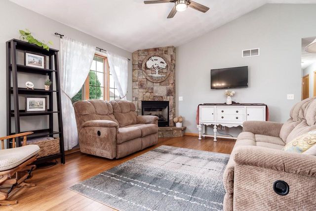 2608 N Wuthering Hills Drive, Janesville, WI 53546