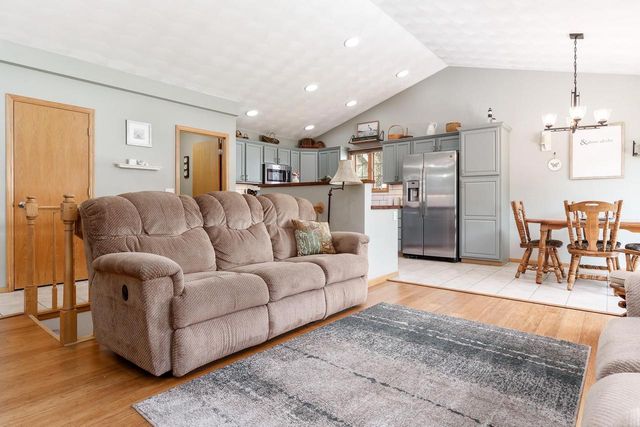 2608 N Wuthering Hills Drive, Janesville, WI 53546
