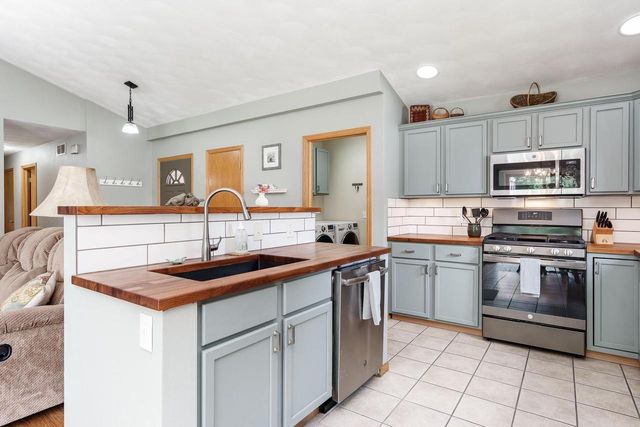 2608 N Wuthering Hills Drive, Janesville, WI 53546
