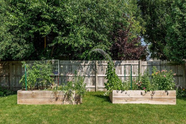 2608 N Wuthering Hills Drive, Janesville, WI 53546