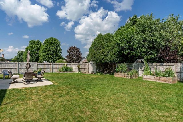 2608 N Wuthering Hills Drive, Janesville, WI 53546