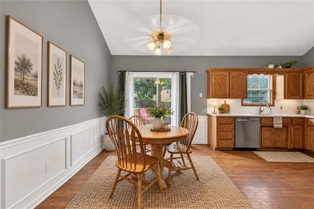 524 NE Topaz Drive, Lee's Summit, MO 64086