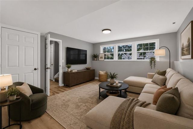 524 NE Topaz Drive, Lee's Summit, MO 64086
