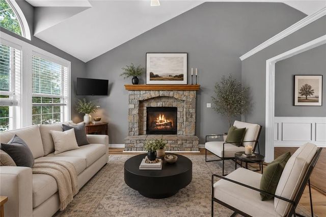 524 NE Topaz Drive, Lee's Summit, MO 64086