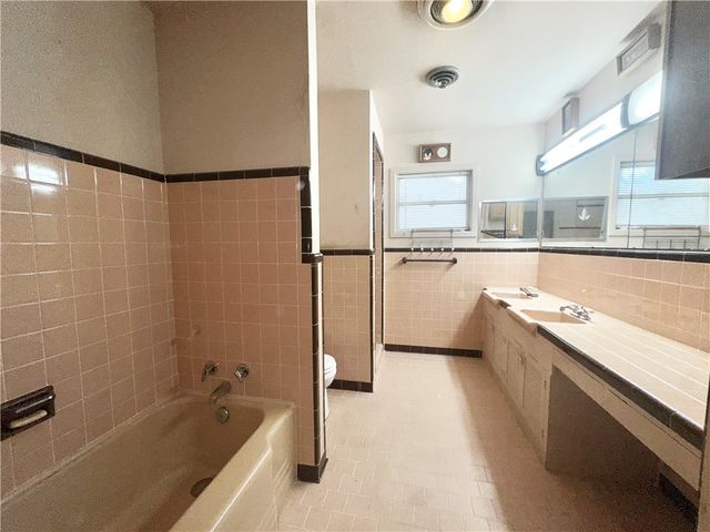 1316 Northwood St, Alice, TX 78332