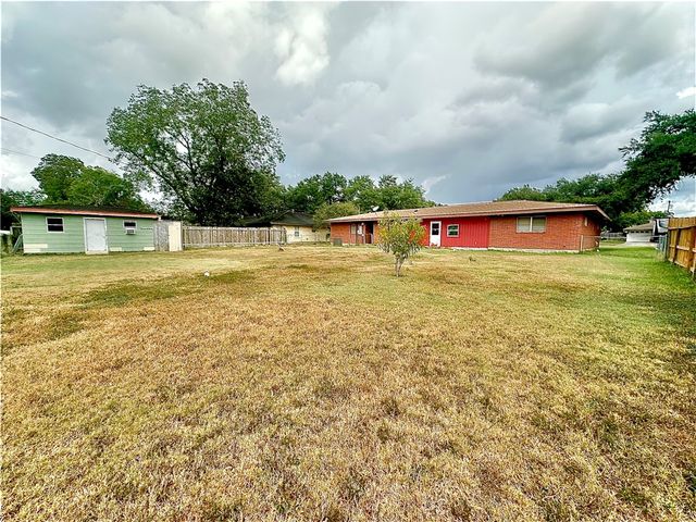 1316 Northwood St, Alice, TX 78332