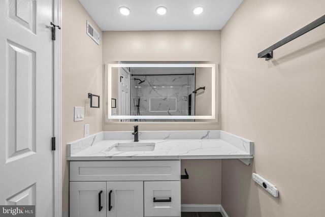 8810 RUSTBURG CIR, Gaithersburg, MD 20886