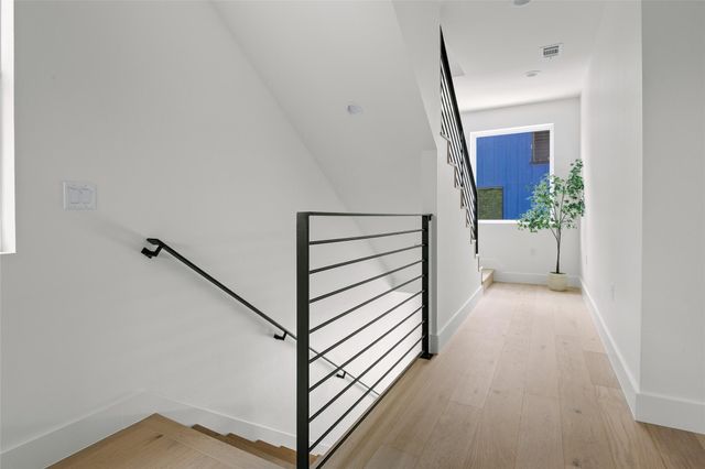 5104 Stone Gate DR 3, Austin, TX 78721